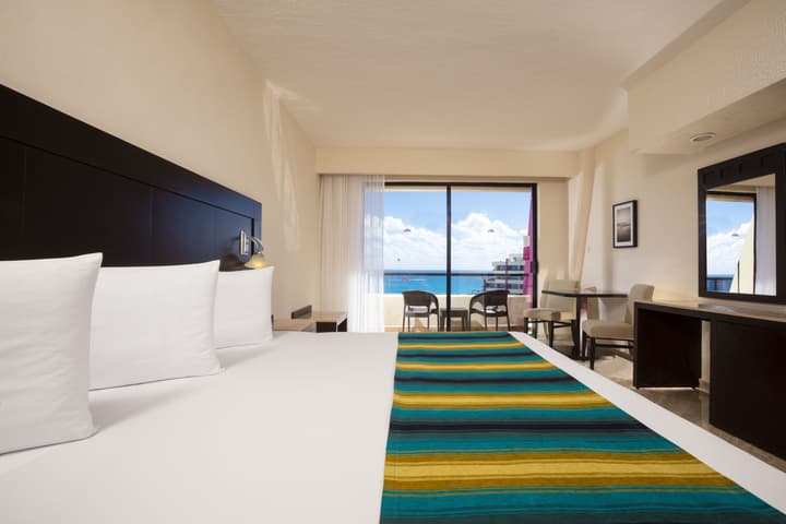Crown Paradise Club Cancun All Inclusive