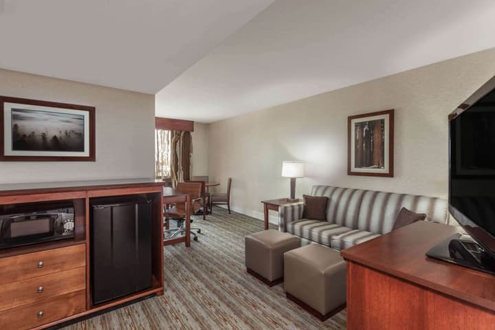 Wyndham Visalia