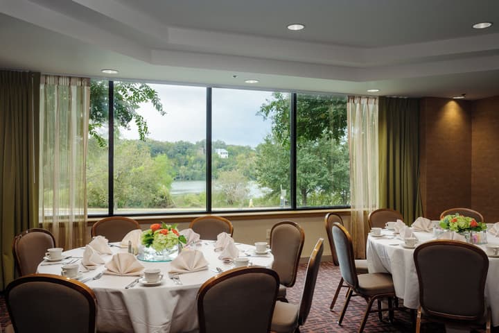 Holiday Inn Austin -Town Lake by IHG