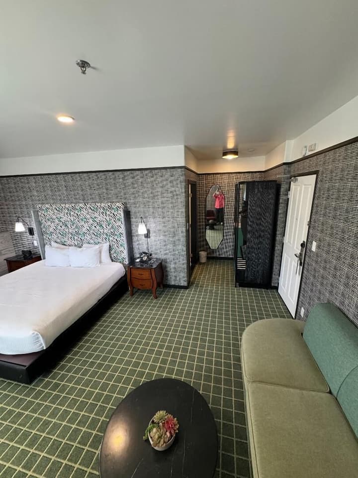 The Hollywood Franklin Hotel near Universal Studios