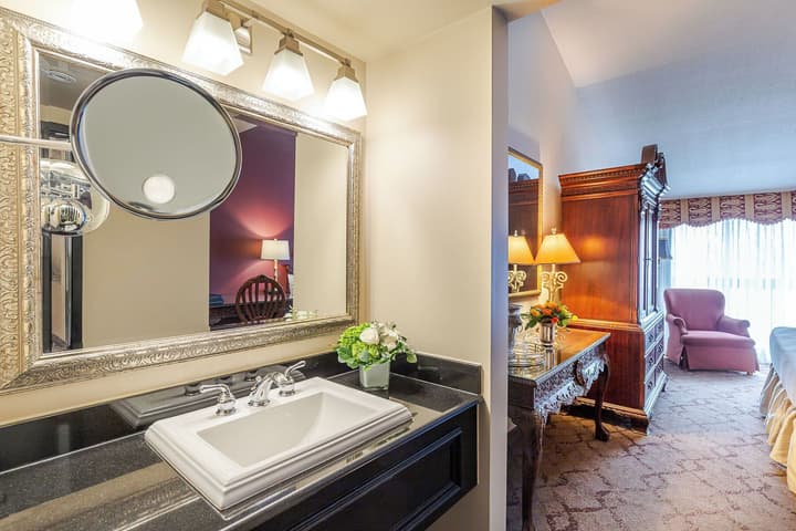 Old Stone Inn Boutique Hotel