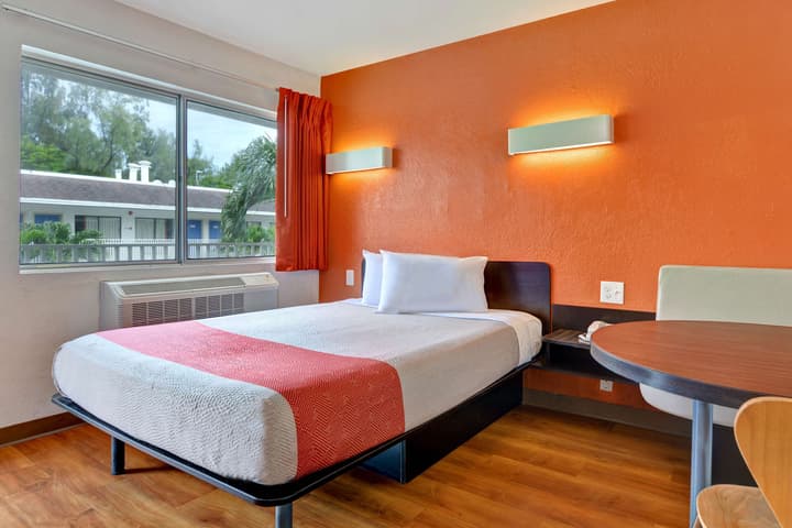 Motel 6 Dania Beach