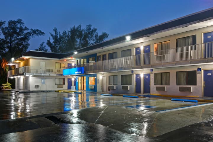 Motel 6 Dania Beach