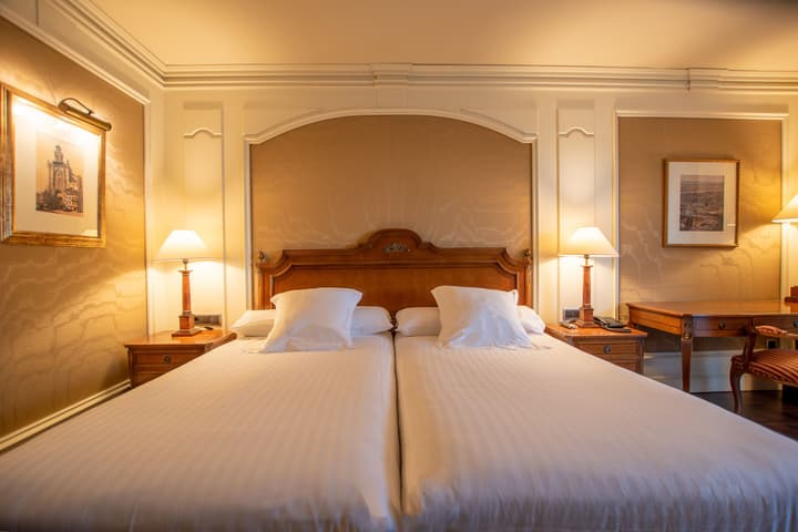 Hotel Sevilla Center