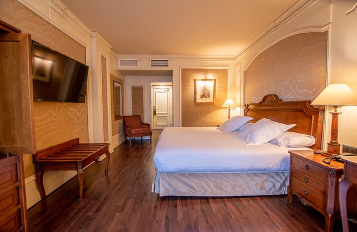 Hotel Sevilla Center