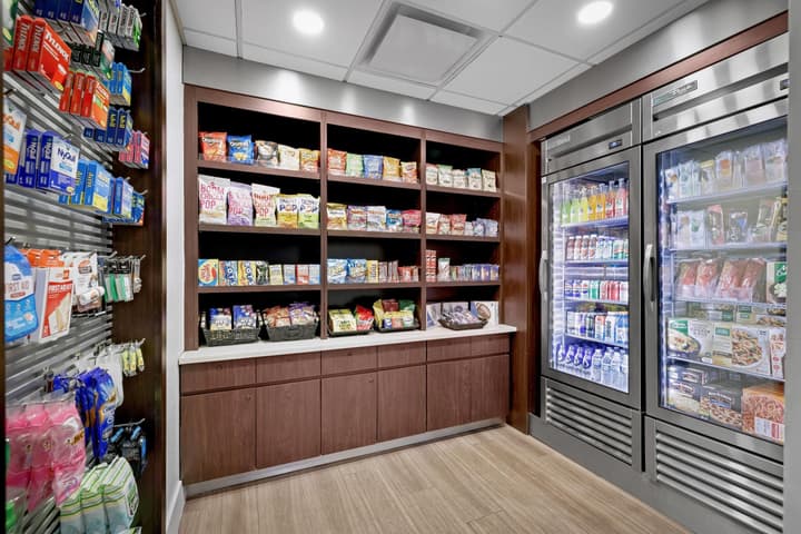 La Quinta Inn & Suites by Wyndham Miami Airport West