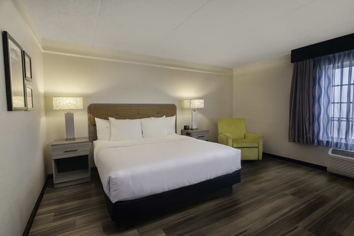 La Quinta Inn & Suites by Wyndham Miami Airport West