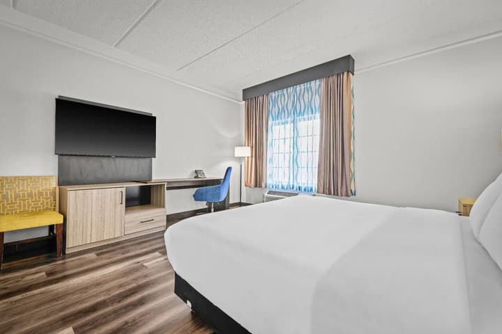 La Quinta Inn & Suites by Wyndham Miami Airport West