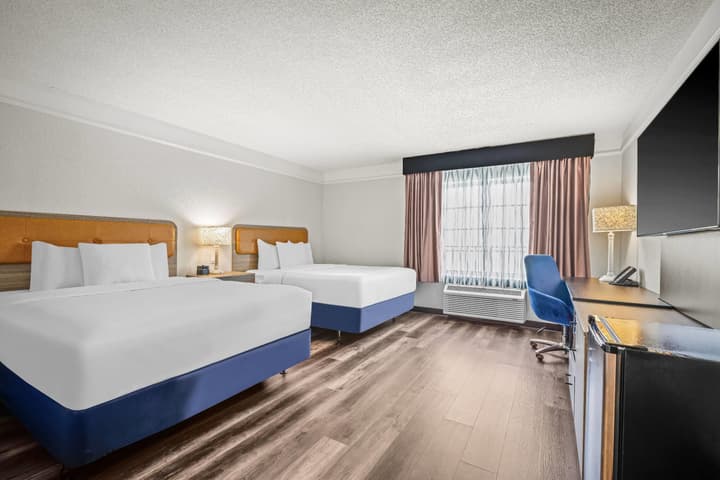 La Quinta Inn & Suites by Wyndham Miami Airport West