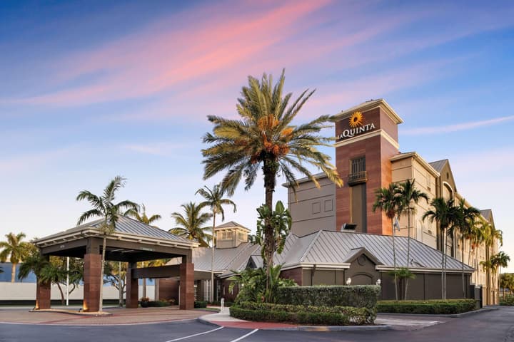 La Quinta Inn & Suites by Wyndham Miami Airport West