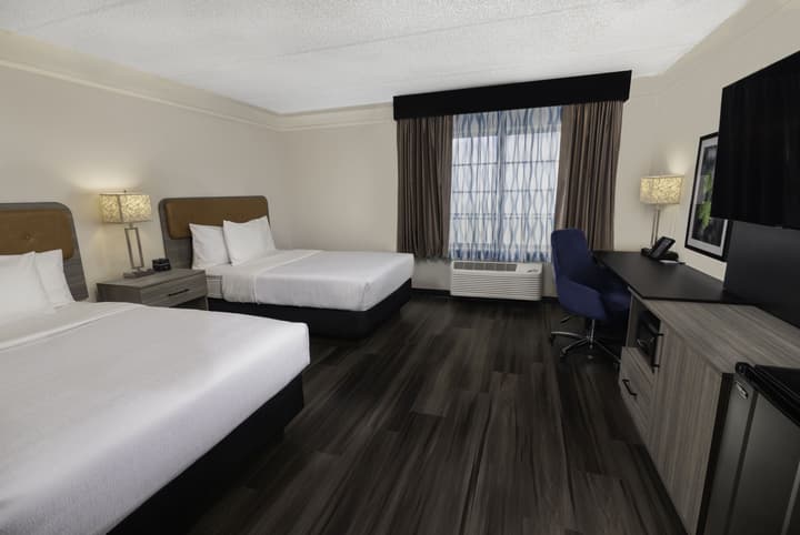 La Quinta Inn & Suites by Wyndham Miami Airport West