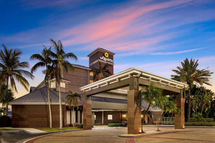 La Quinta Inn & Suites by Wyndham Miami Airport West