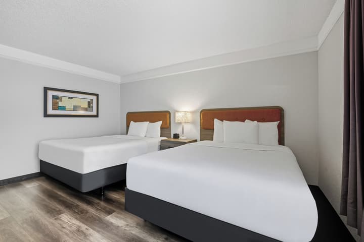 La Quinta Inn & Suites by Wyndham Miami Airport West