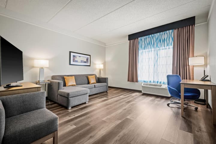 La Quinta Inn & Suites by Wyndham Miami Airport West