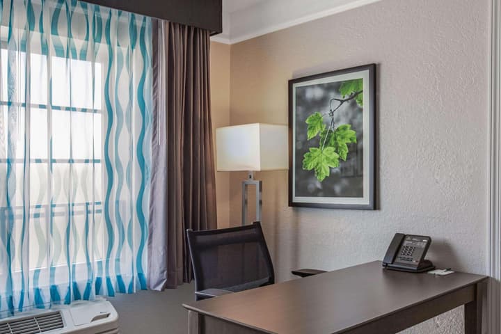 La Quinta Inn & Suites by Wyndham Miami Airport West