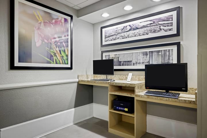 La Quinta Inn & Suites by Wyndham Miami Airport West