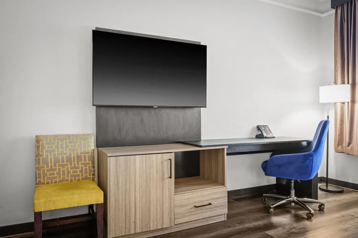 La Quinta Inn & Suites by Wyndham Miami Airport West