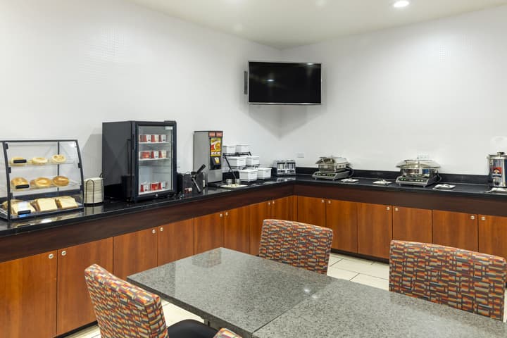 Best Western Plus Fresno Inn