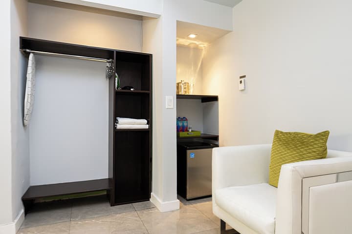 Chesterfield Hotel & Suites