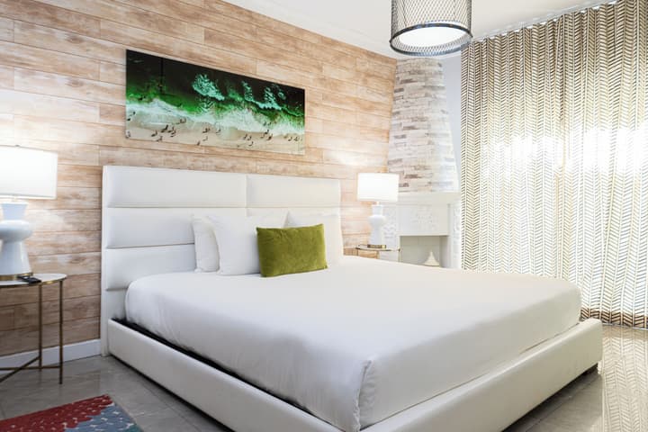 Chesterfield Hotel & Suites