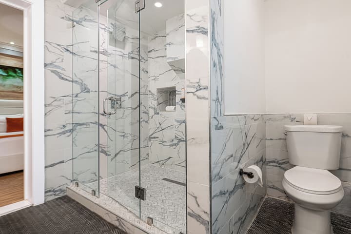 Chesterfield Hotel & Suites