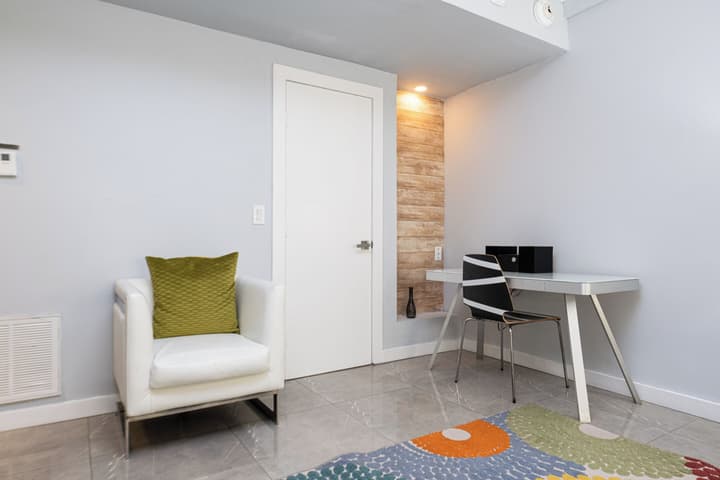 Chesterfield Hotel & Suites