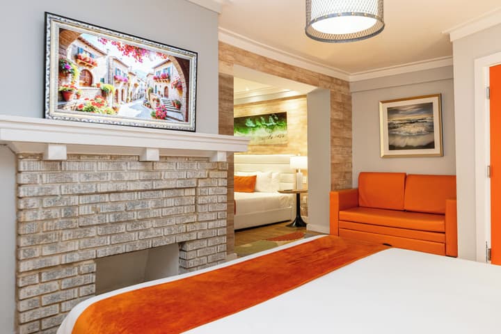 Chesterfield Hotel & Suites
