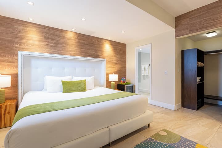 Chesterfield Hotel & Suites