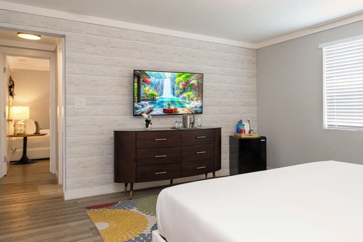 Chesterfield Hotel & Suites