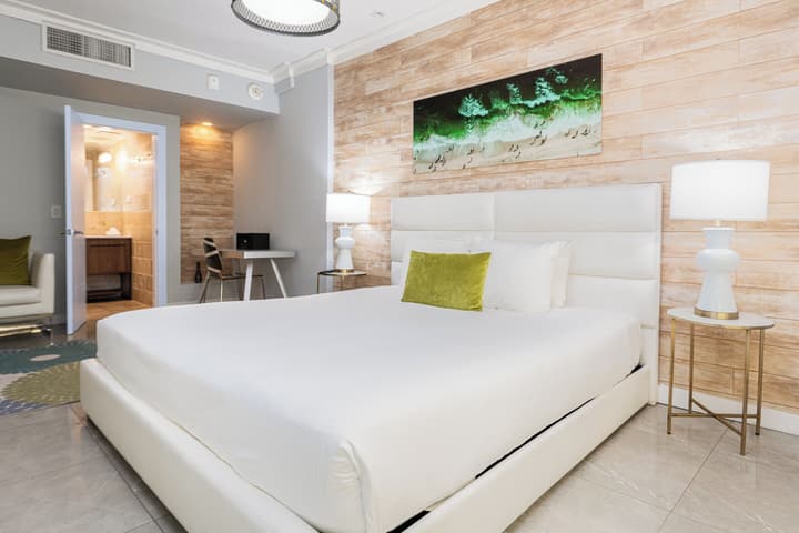 Chesterfield Hotel & Suites