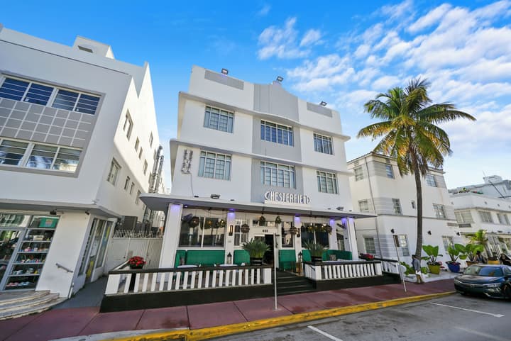 Chesterfield Hotel & Suites