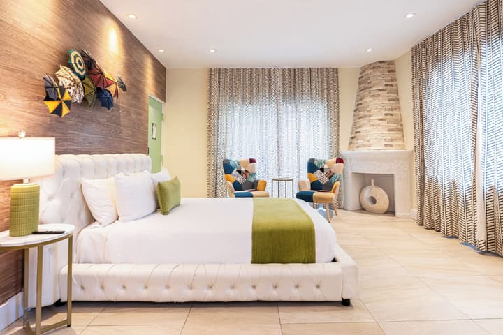 Chesterfield Hotel & Suites