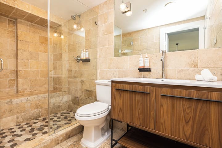 Chesterfield Hotel & Suites