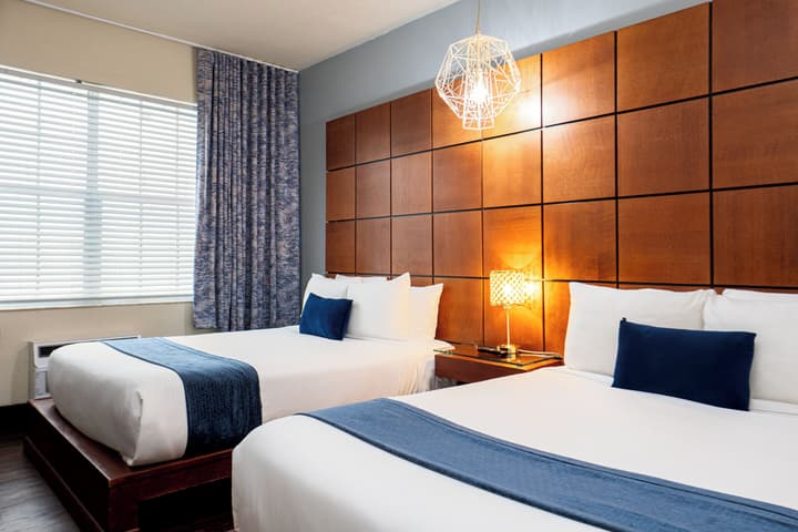Chesterfield Hotel & Suites