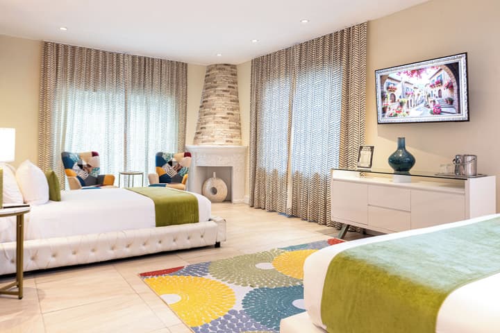 Chesterfield Hotel & Suites
