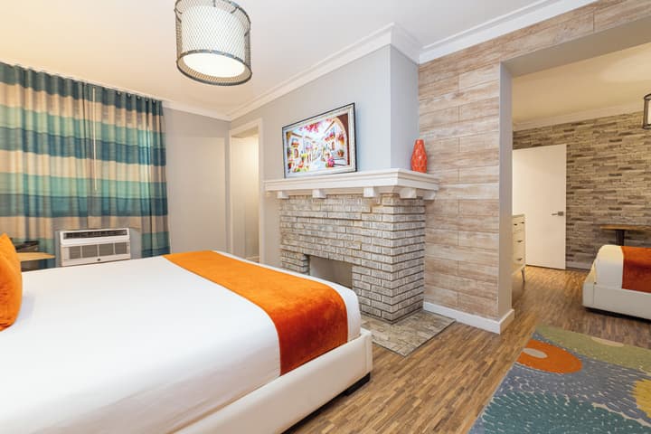 Chesterfield Hotel & Suites