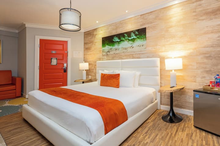 Chesterfield Hotel & Suites