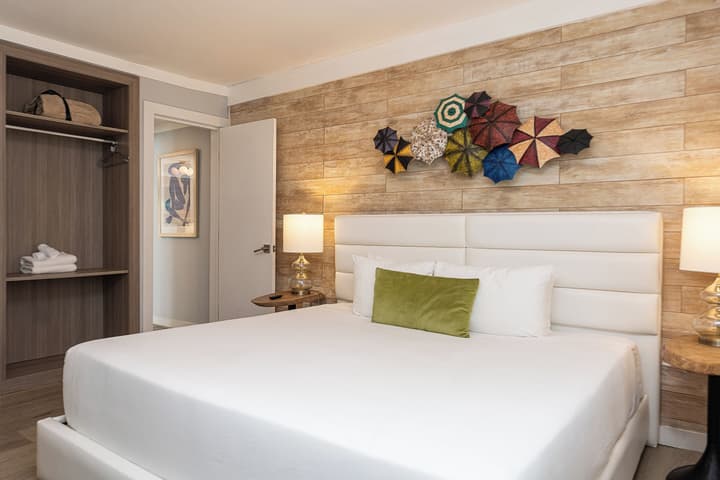 Chesterfield Hotel & Suites