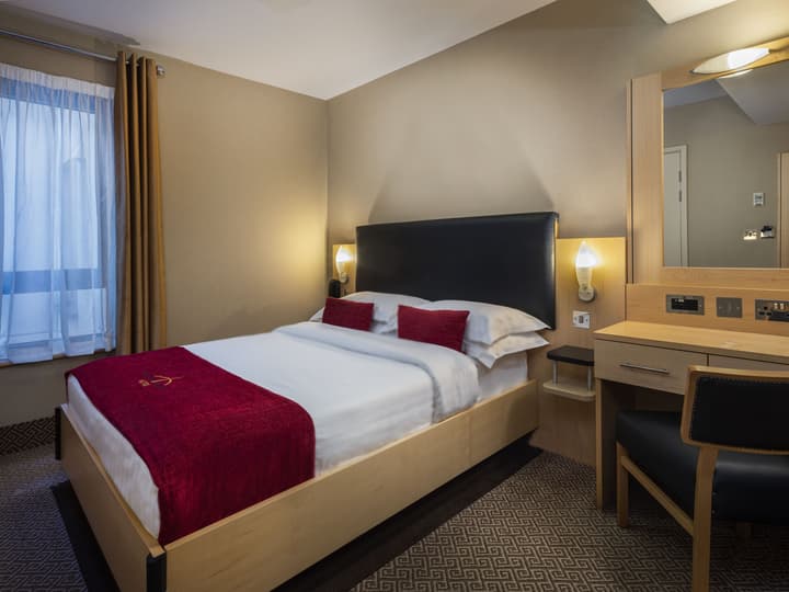 Academy Plaza Hotel