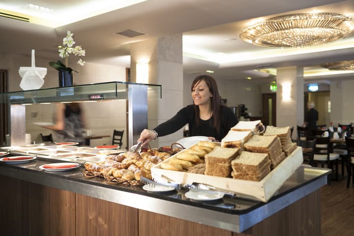 Academy Plaza Hotel