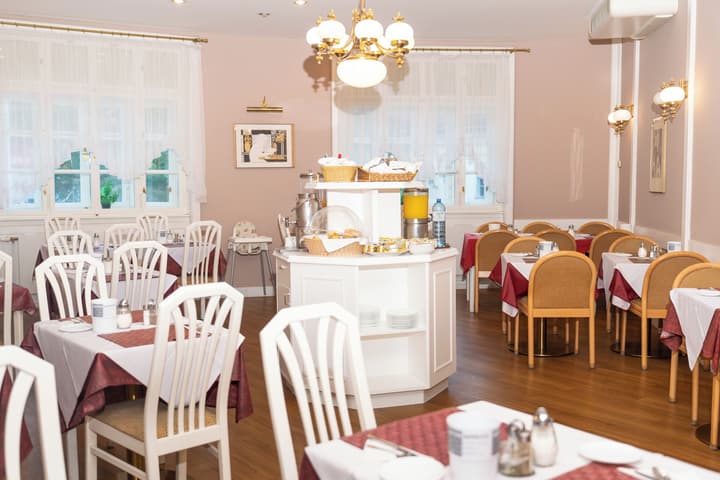 Continental Hotel-Pension