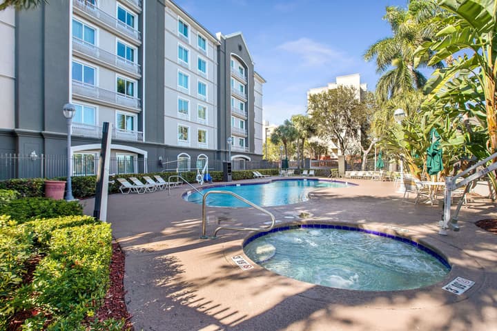 La Quinta Inn & Suites by Wyndham Ft. Lauderdale Airport