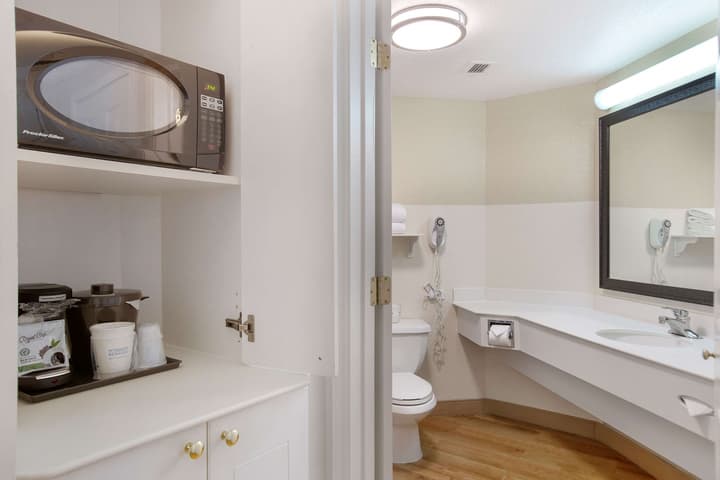 La Quinta Inn & Suites by Wyndham Ft. Lauderdale Airport