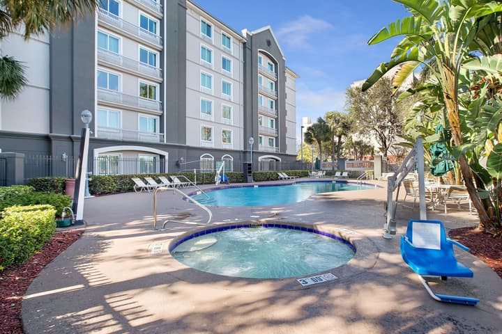 La Quinta Inn & Suites by Wyndham Ft. Lauderdale Airport