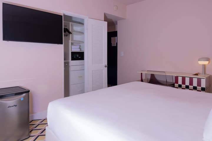 Crest Hotel Suites