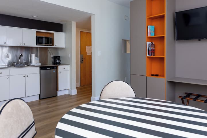 Crest Hotel Suites