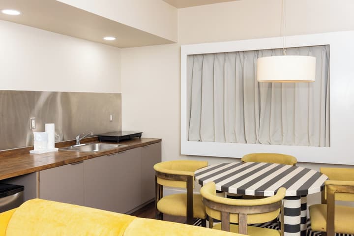 Crest Hotel Suites