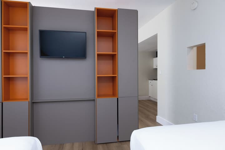 Crest Hotel Suites