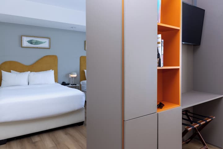 Crest Hotel Suites