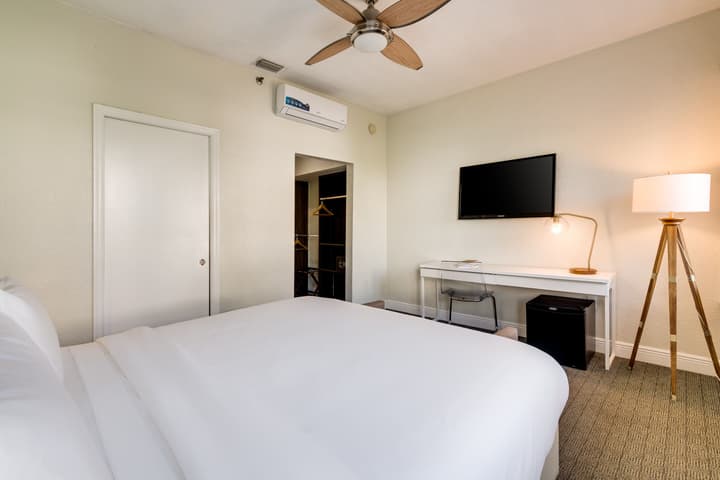 Crest Hotel Suites